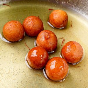 Gulab Jamun: 