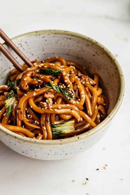 Yaki Udon: Mie Udon Goreng dengan Aroma Bakar