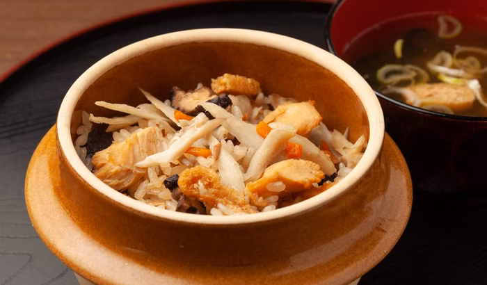 Kamameshi: Nasi Jepang dalam Panci dan Kuah Dashi