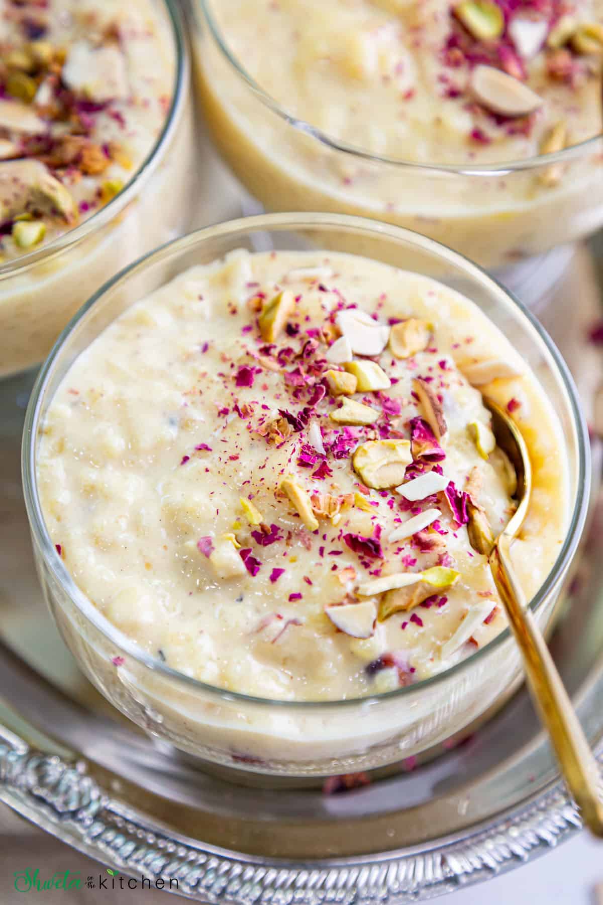 Kheer: Pudding Nasi dengan Taburan Kacang dan Kismis